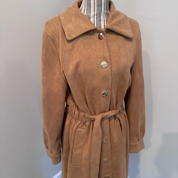 Alice Blue Chic Belted Faux Suede Trench Coat Tan Snap Button EUC Sz Large - Picture 2 of 11